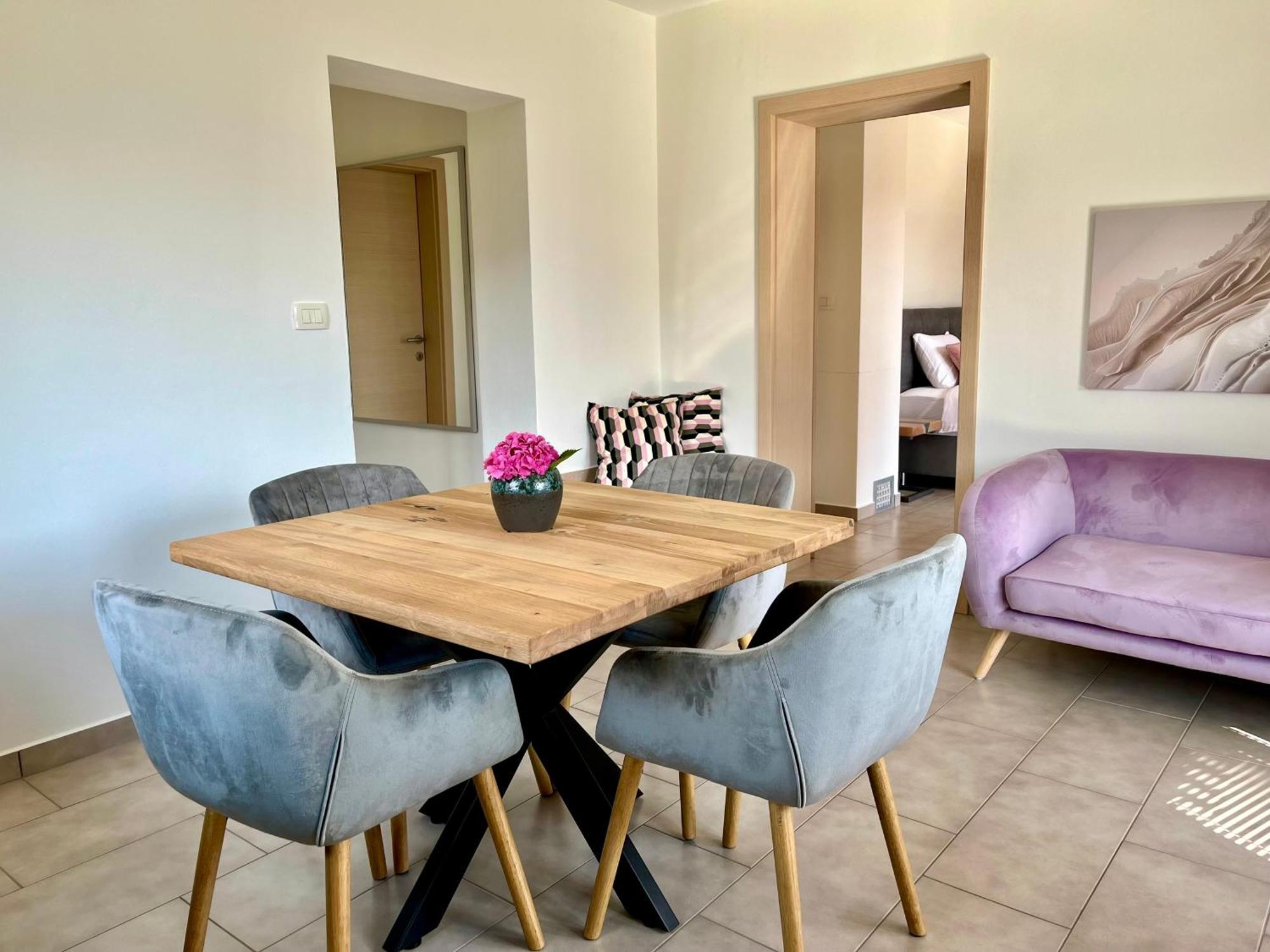 Cozy & Chic - Apartment With A Private Patio Kobarid Eksteriør billede